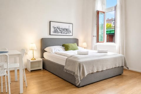 Property building, Bed, Bedroom, towels