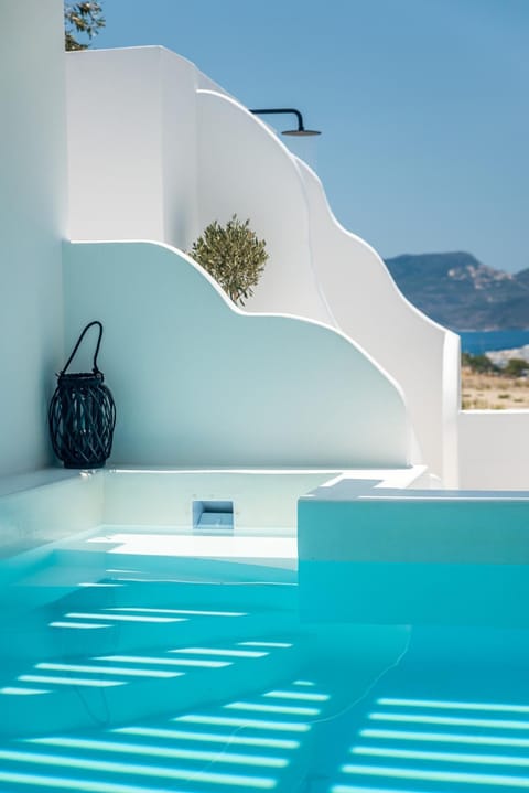 Day, Natural landscape, Mountain view, Pool view, Swimming pool, sunbed