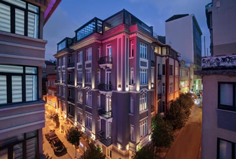 Property building, Neighbourhood