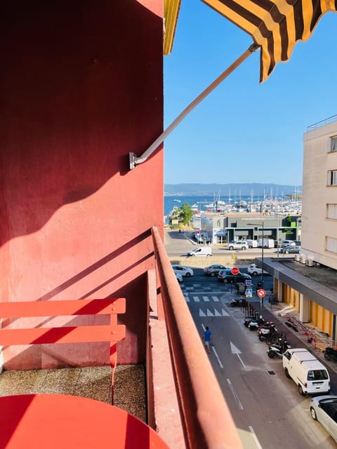 Balcony/Terrace, City view, Sea view, Street view