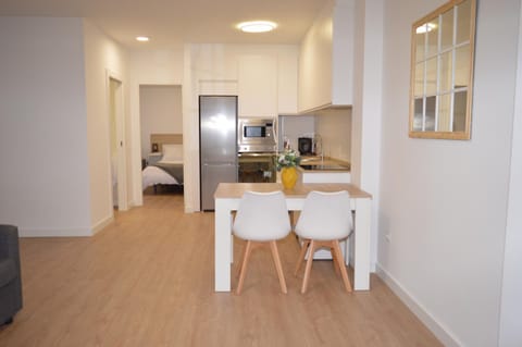 Bed, Kitchen or kitchenette, Dining area, Bedroom, minibar, oven, pet friendly, stove