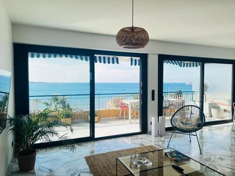 Bandol Appartement Luxe vue mer époustouflante en face des plages Apartment in Sanary-sur-Mer