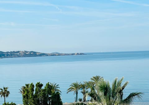 Bandol Appartement Luxe vue mer époustouflante en face des plages Apartment in Sanary-sur-Mer