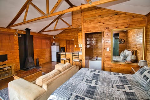 Bed, Kitchen or kitchenette, Photo of the whole room, Bedroom, pet friendly, wardrobe