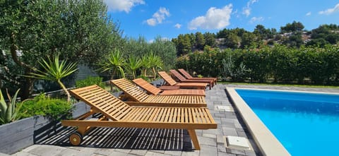 Day, Garden, Garden view, Pool view, Swimming pool, sunbed