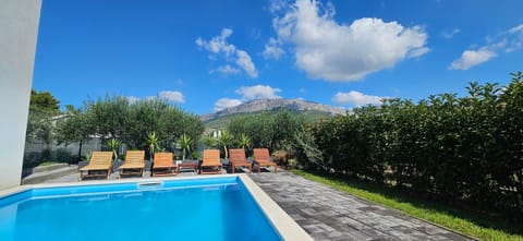 Day, Natural landscape, Swimming pool, sunbed