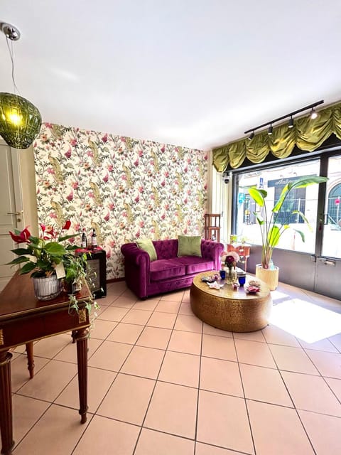 Coffee/tea facilities, Living room, Seating area