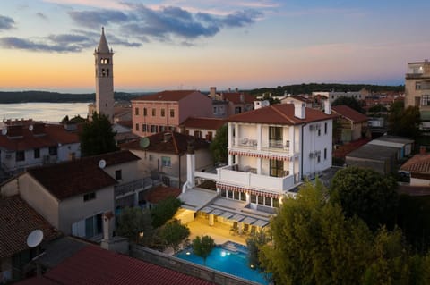 Property building, Bird's eye view, Sea view, Swimming pool, Sunrise, Sunset