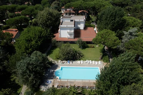 Property building, Facade/entrance, Day, Property logo or sign, Bird's eye view, Garden, Pool view, Swimming pool, Swimming pool