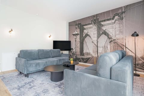 TV and multimedia, Living room, Seating area, Evening entertainment