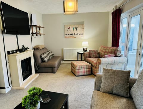 City Stay with Jacuzzi Gym Free Parking 2 Spaces House in Hereford