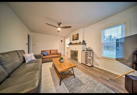 Living room, Lounge or bar, Seating area