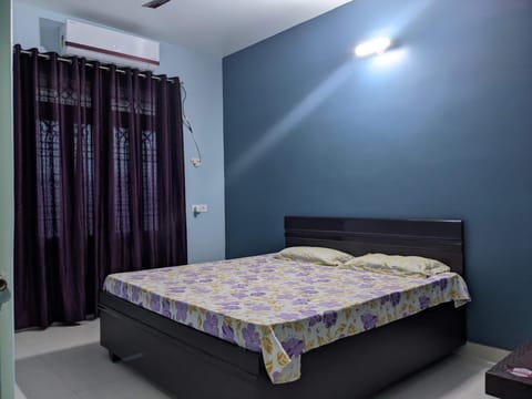 Bed, TV and multimedia, Bedroom, air conditioner