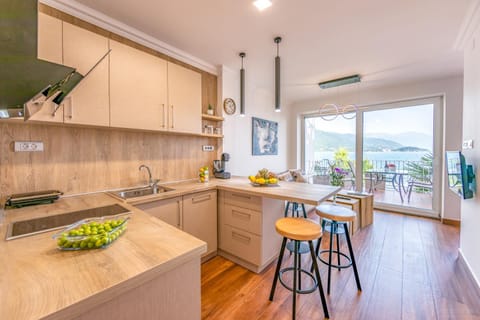 Natural landscape, Kitchen or kitchenette, Dining area, dishwasher, pet friendly, stove