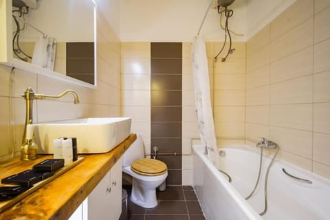 Emporikon Apartment Steps From Historic Center Apartment in Plaka