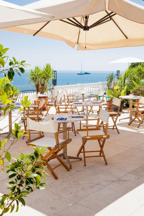 Restaurant/places to eat, Balcony/Terrace, Sea view