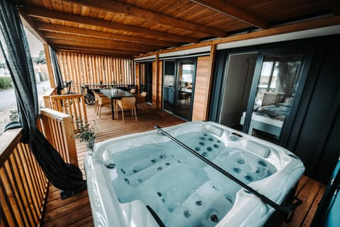 Massage, Spa and wellness centre/facilities