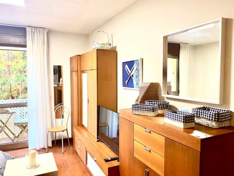 Communal lounge/ TV room, TV and multimedia, Living room, Seating area