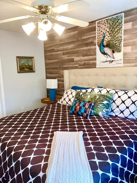 Bed, Bedroom, fireplace