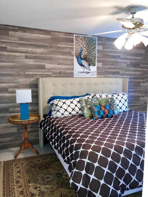 Bed, Bedroom, fireplace