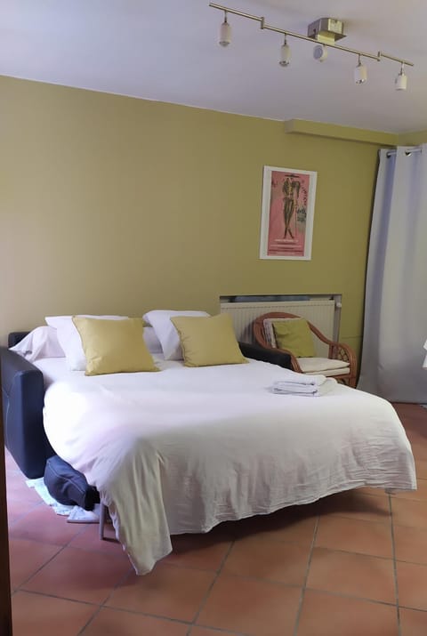 Bed, Photo of the whole room