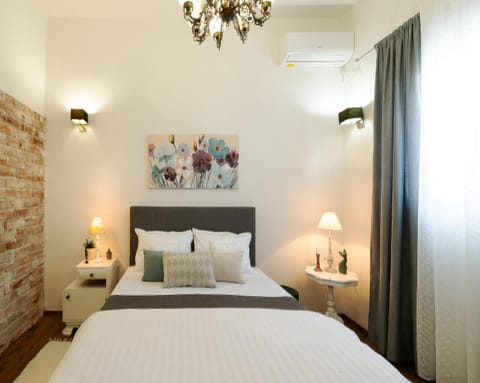 Bed, Bedroom, air conditioner