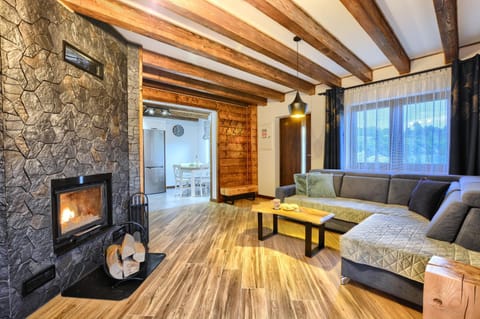TV and multimedia, Living room, Seating area, flat iron