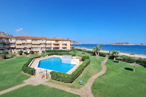 Property building, Natural landscape, Pool view, Swimming pool, Swimming pool