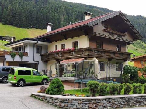 Property building, Summer, Mountain view