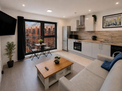 TV and multimedia, Living room, Seating area, Evening entertainment