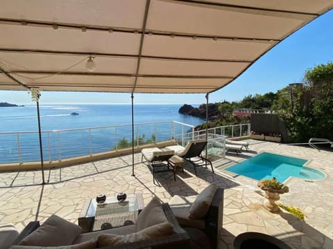 Balcony/Terrace, Sea view, Swimming pool, sunbed