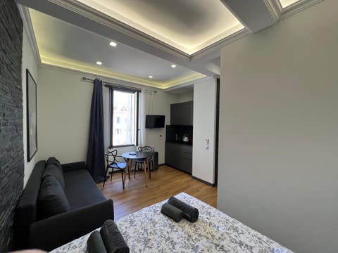 TV and multimedia, Kitchen or kitchenette, Living room, Seating area, Dining area