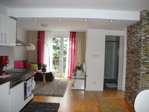 Kitchen or kitchenette, Seating area