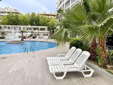 Swimming pool, Swimming pool
