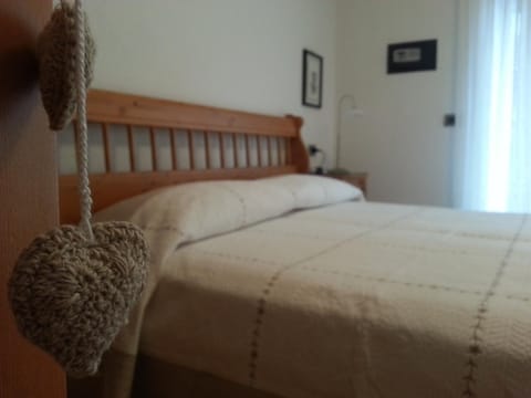 Bed, Day, Balcony/Terrace, Decorative detail, Bedroom, On site