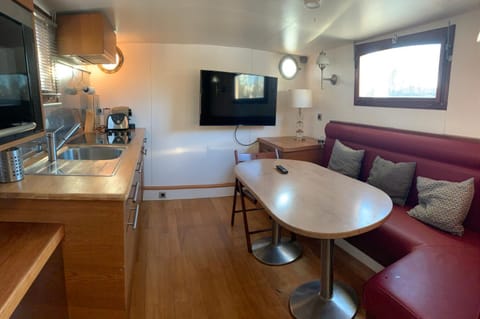 Communal lounge/ TV room, Kitchen or kitchenette, Living room, Dining area