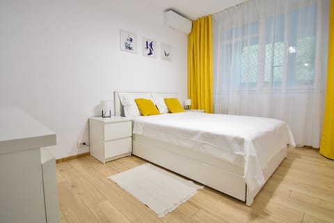 Bed, Photo of the whole room, Bedroom, air conditioner