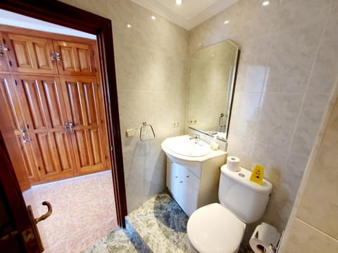 Luna Beach Seafront Apartment in Sitio de Calahonda