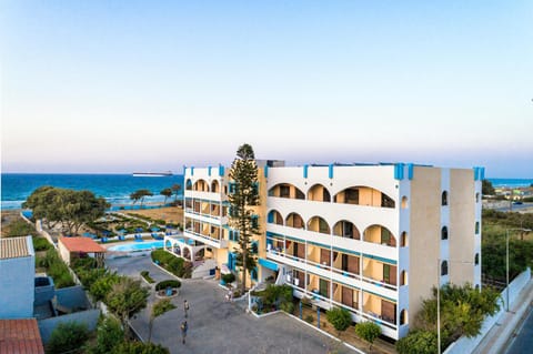 Property building, Sea view, Swimming pool