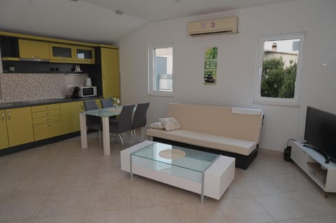 Living room, Dining area, air conditioner