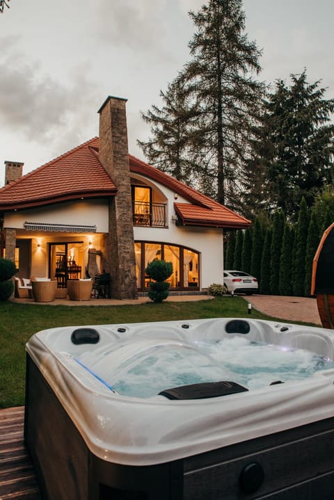 Property building, Hot Tub, Garden view