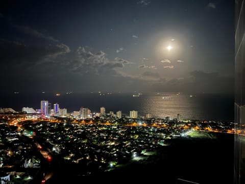 City view, Sea view