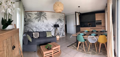 Kitchen or kitchenette, Living room