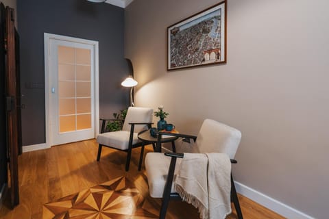 Seating area, Bedroom