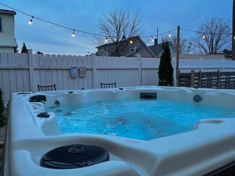 Cottage near Cedar Point and downtown Sandusky House in Sandusky