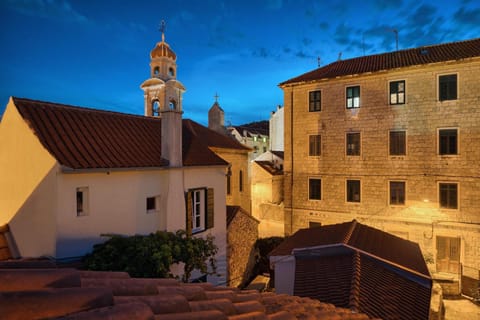 Balcony/Terrace, Landmark view