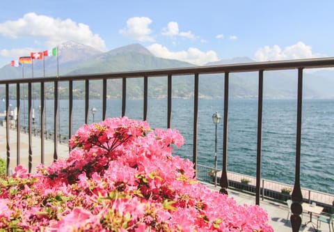 Balcony/Terrace, Lake view, Mountain view