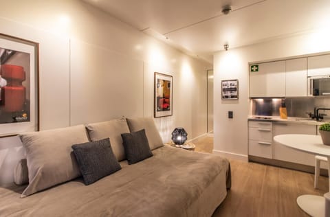 Kitchen or kitchenette, Dining area, Bedroom