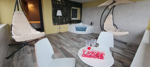 Hot Tub, Hot Tub, Bedroom