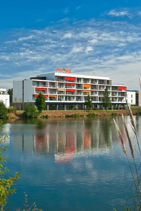 Facade/entrance, Neighbourhood, Natural landscape, Lake view